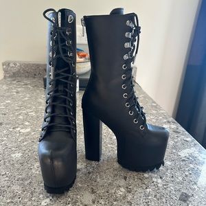 Brand new nola dollskill boots